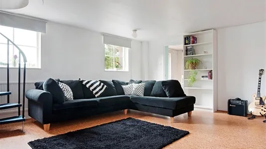 Houses in Nacka - photo 1