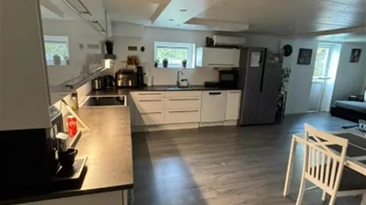 Houses in Örebro - photo 1