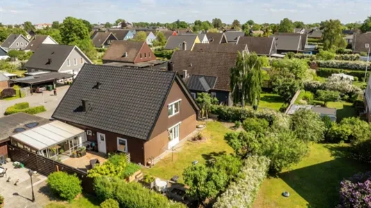 Houses in Kävlinge - photo 1