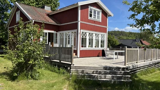 Houses in Vänersborg - photo 1
