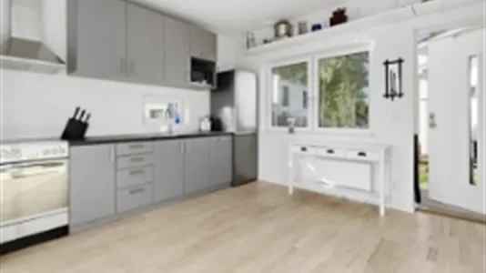 Houses in Huddinge - photo 1