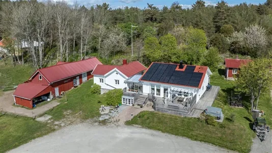 Houses in Orust - photo 1