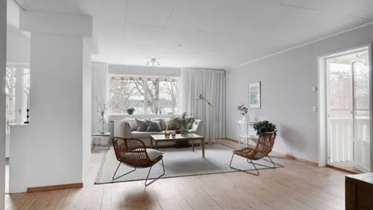 Houses in Alingsås - photo 1