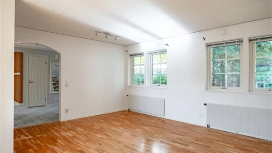 Houses in Upplands Väsby - photo 4