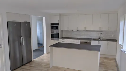 Houses in Uppsala - photo 1