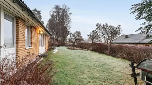 Houses in Södertälje - photo 3