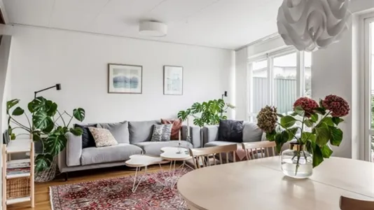 Houses in Sollentuna - photo 1