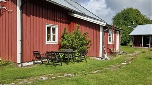 Houses in Töreboda - photo 2