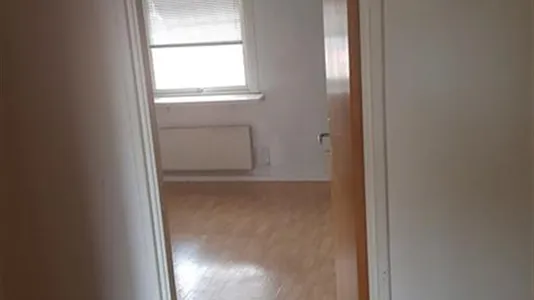 Houses in Södertälje - photo 2