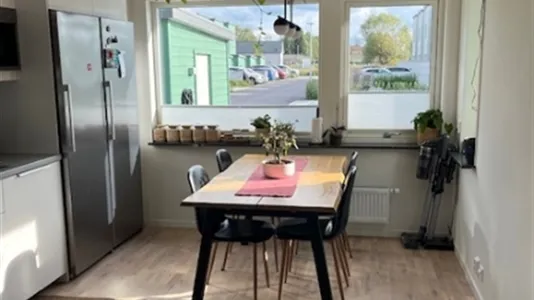 Houses in Örebro - photo 7