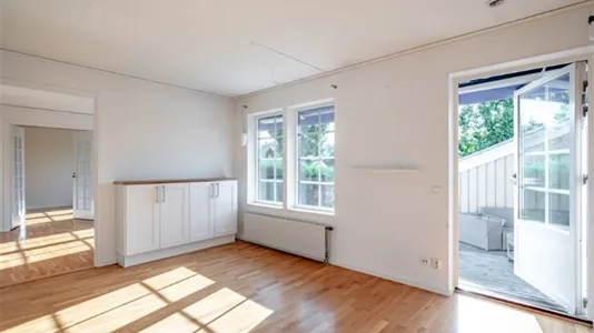 Houses in Upplands Väsby - photo 6