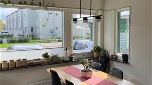 Houses in Örebro - photo 8