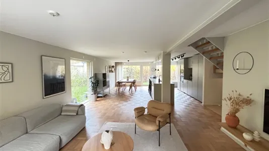 Houses in Nacka - photo 2