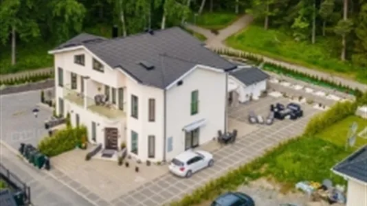 Houses in Södertälje - photo 1
