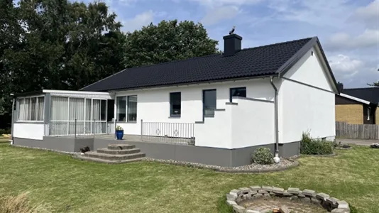 Houses in Höganäs - photo 1