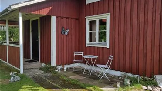 Houses in Töreboda - photo 1