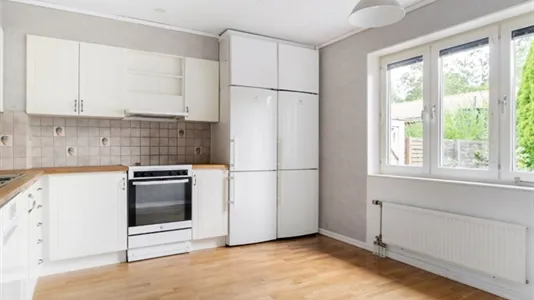 Houses in Botkyrka - photo 2